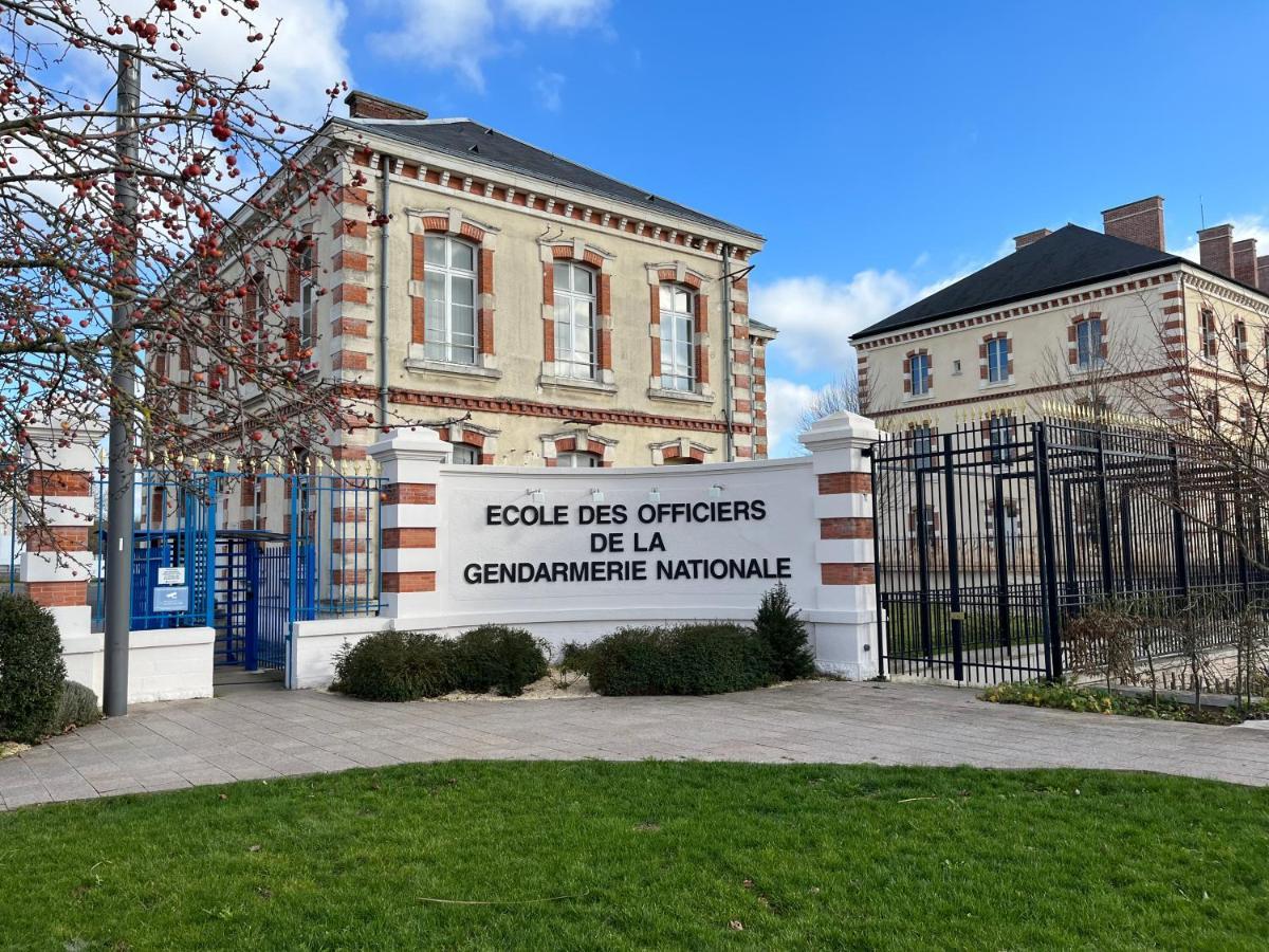Ferienwohnung Le Rene Pouteau Melun Exterior foto